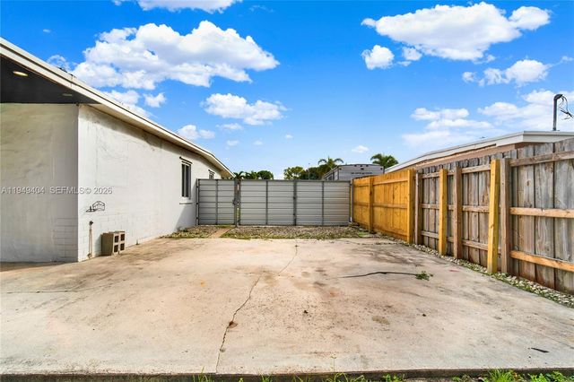 463 E 61st St, Hialeah, FL 33013