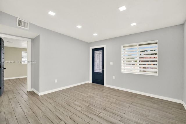 463 E 61st St, Hialeah, FL 33013