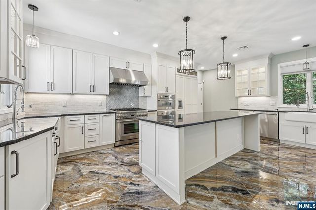 218 Irving Avenue, Closter, NJ 07624