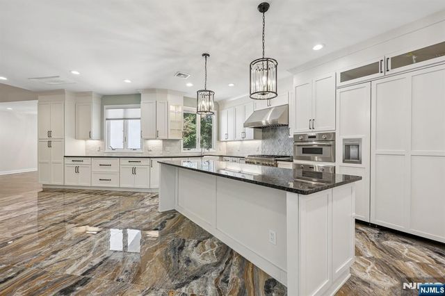 218 Irving Avenue, Closter, NJ 07624
