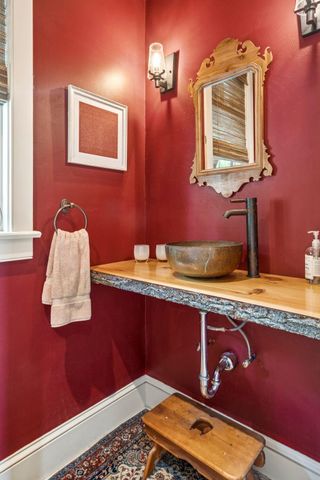 10 Tavern Lane, Lyme, NH 03768