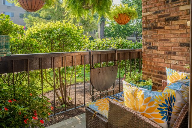 420 S HOME Avenue 109N, Oak Park, IL 60302