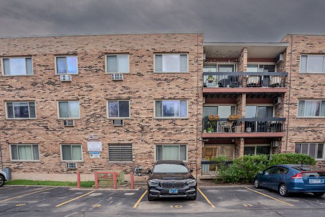 420 S HOME Avenue 109N, Oak Park, IL 60302