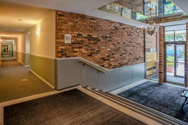 420 S HOME Avenue 109N, Oak Park, IL 60302
