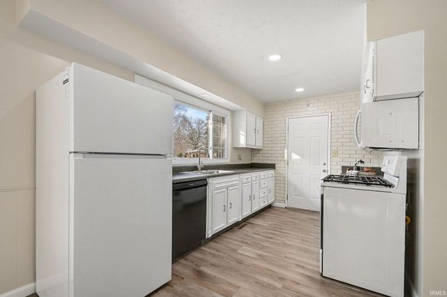 1901 Bay View Drive, Warsaw, IN 46580