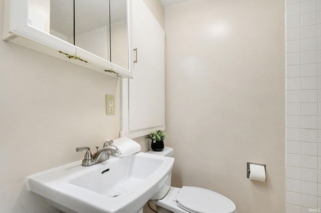 1901 Bay View Drive, Warsaw, IN 46580