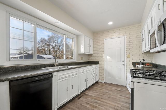 1901 Bay View Drive, Warsaw, IN 46580