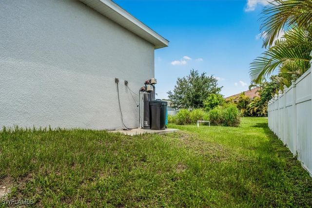 1013 NE 39th TER, Cape Coral, FL 33909
