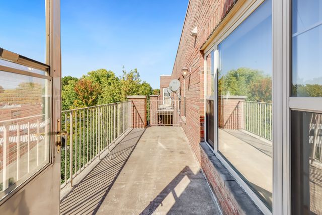 1200 S Prospect Avenue 303, Elmhurst, IL 60126