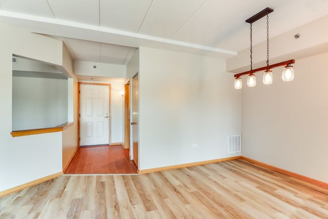 1200 S Prospect Avenue 303, Elmhurst, IL 60126