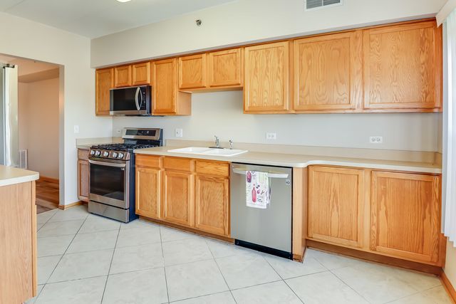 1200 S Prospect Avenue 303, Elmhurst, IL 60126