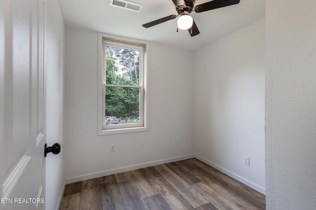 210 Conifer Tr, Winfield, TN 37892
