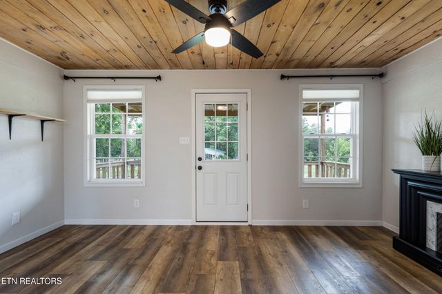 210 Conifer Tr, Winfield, TN 37892