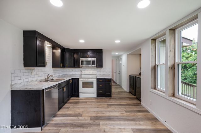 210 Conifer Tr, Winfield, TN 37892