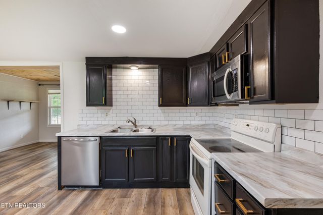 210 Conifer Tr, Winfield, TN 37892