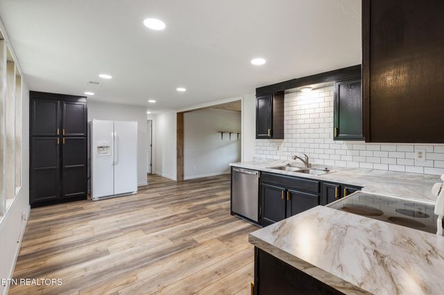 210 Conifer Tr, Winfield, TN 37892