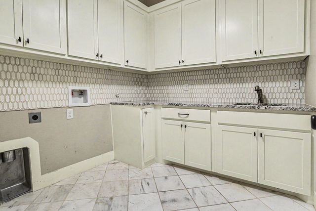 2401 Prestwick Drive, Midlothian, TX 76065