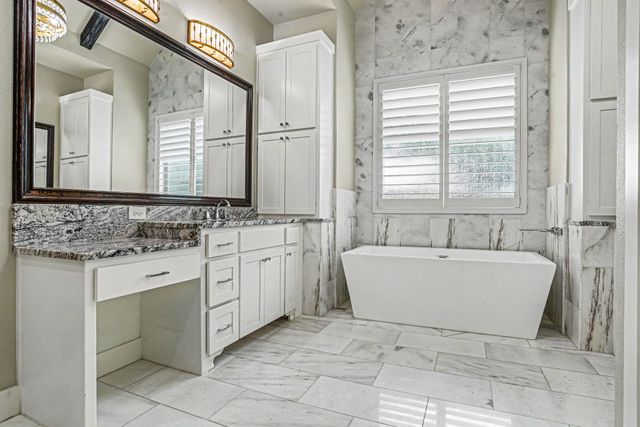 2401 Prestwick Drive, Midlothian, TX 76065