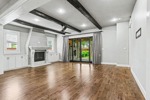 2401 Prestwick Drive, Midlothian, TX 76065
