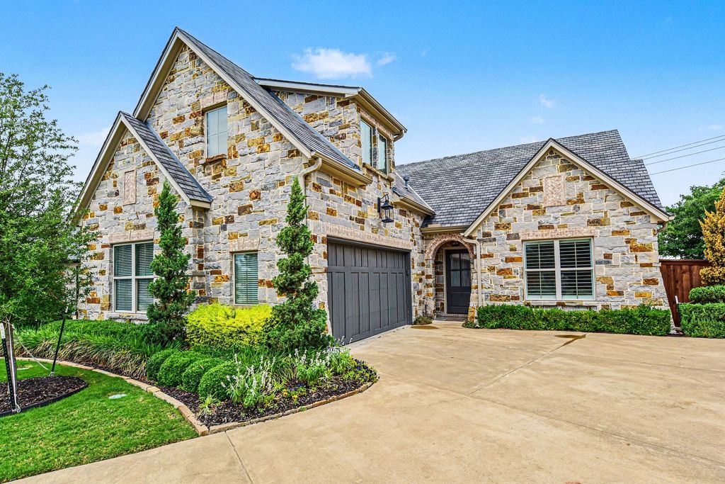 2401 Prestwick Drive, Midlothian, TX 76065