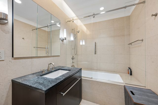 401 N Wabash Avenue 85B, Chicago, IL 60611