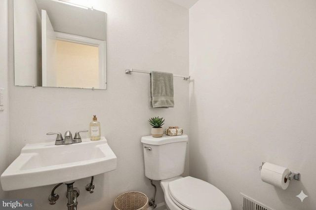 7718 TREVINO LN, Falls Church, VA 22043