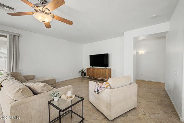896 E LA COSTA Place, Chandler, AZ 85249
