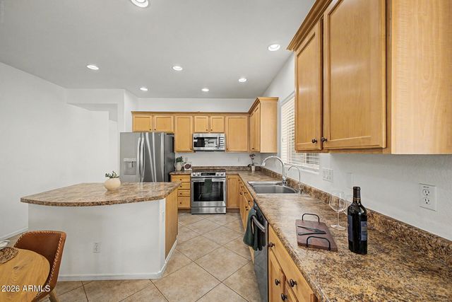 896 E LA COSTA Place, Chandler, AZ 85249