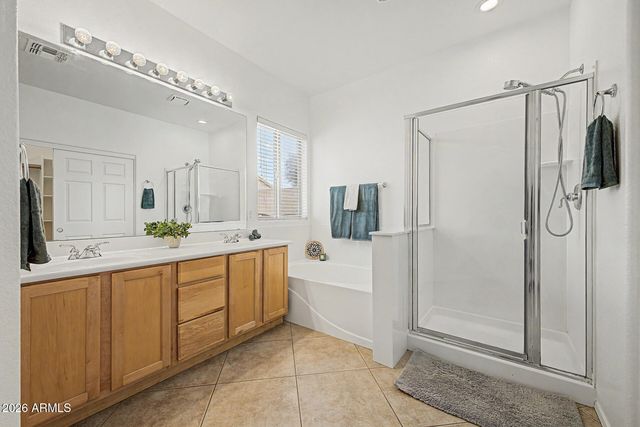 896 E LA COSTA Place, Chandler, AZ 85249