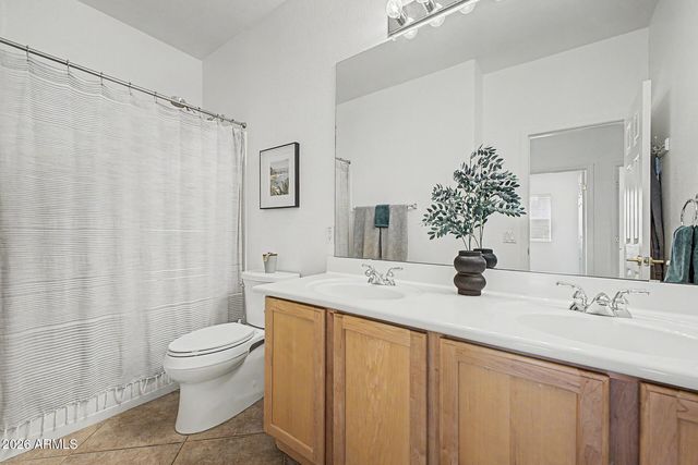 896 E LA COSTA Place, Chandler, AZ 85249