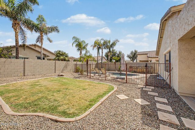 896 E LA COSTA Place, Chandler, AZ 85249