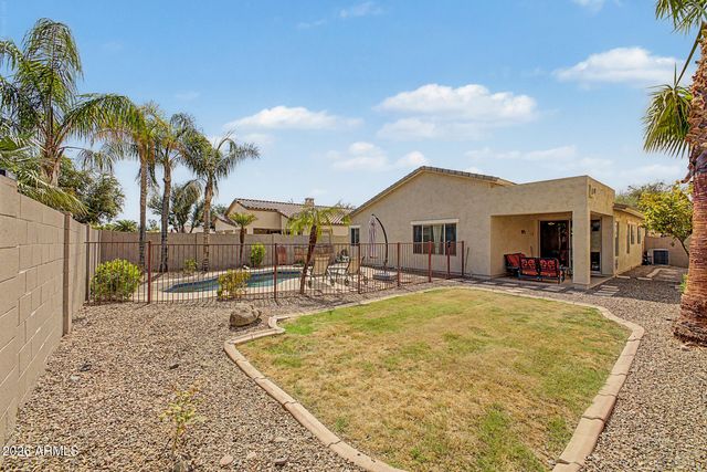 896 E LA COSTA Place, Chandler, AZ 85249