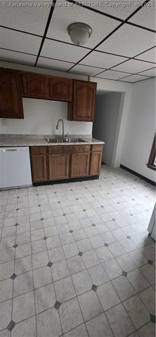 121 4th Avenue, St Albans, WV 25177