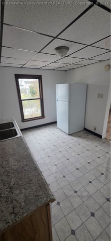 121 4th Avenue, St Albans, WV 25177