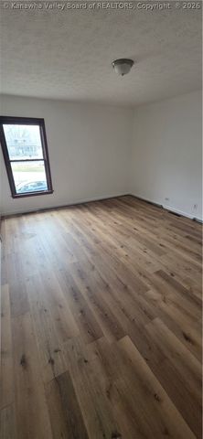 121 4th Avenue, St Albans, WV 25177