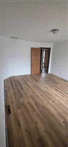 121 4th Avenue, St Albans, WV 25177