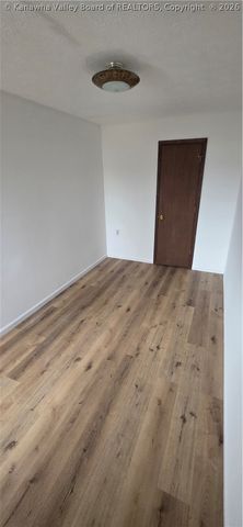 121 4th Avenue, St Albans, WV 25177