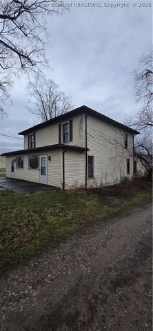 121 4th Avenue, St Albans, WV 25177