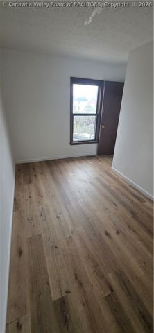 121 4th Avenue, St Albans, WV 25177