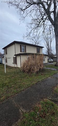 121 4th Avenue, St Albans, WV 25177