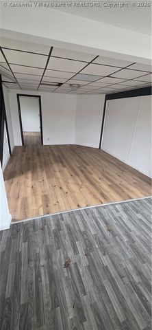 121 4th Avenue, St Albans, WV 25177