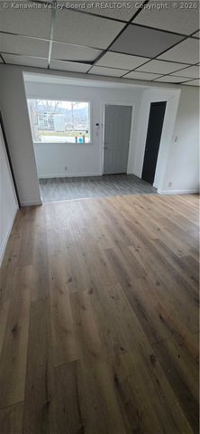 121 4th Avenue, St Albans, WV 25177