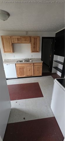 121 4th Avenue, St Albans, WV 25177