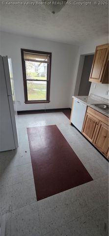 121 4th Avenue, St Albans, WV 25177