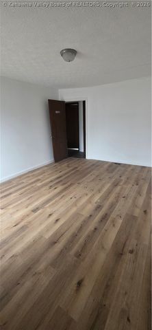 121 4th Avenue, St Albans, WV 25177