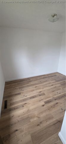 121 4th Avenue, St Albans, WV 25177