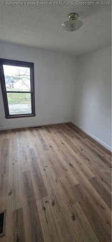 121 4th Avenue, St Albans, WV 25177