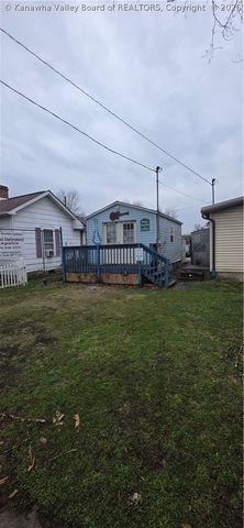 121 4th Avenue, St Albans, WV 25177