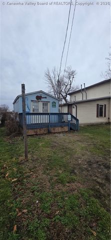 121 4th Avenue, St Albans, WV 25177