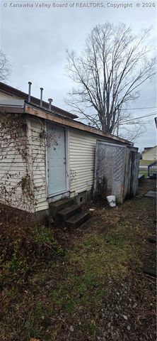 121 4th Avenue, St Albans, WV 25177